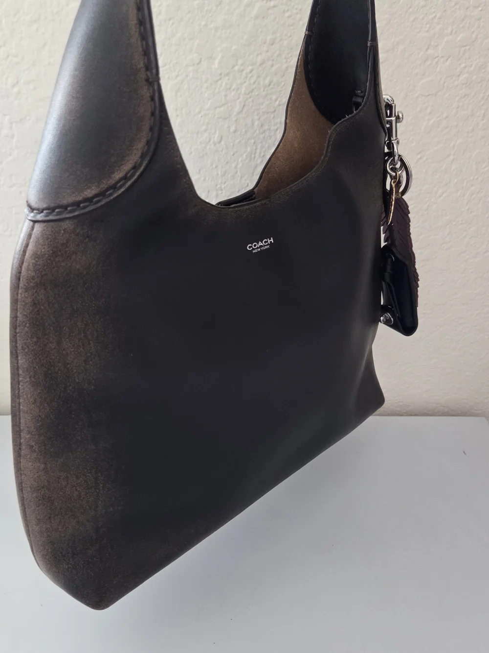 Coach Brooklyn Hobo Bag 28 In Loved Leather W/ Feather Mix Keychain